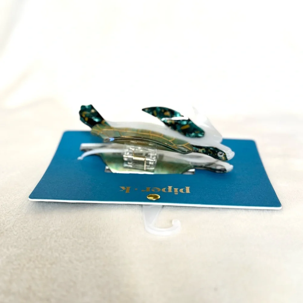 Viral Piper K Green Sea Turtle Hair Claw Clip
